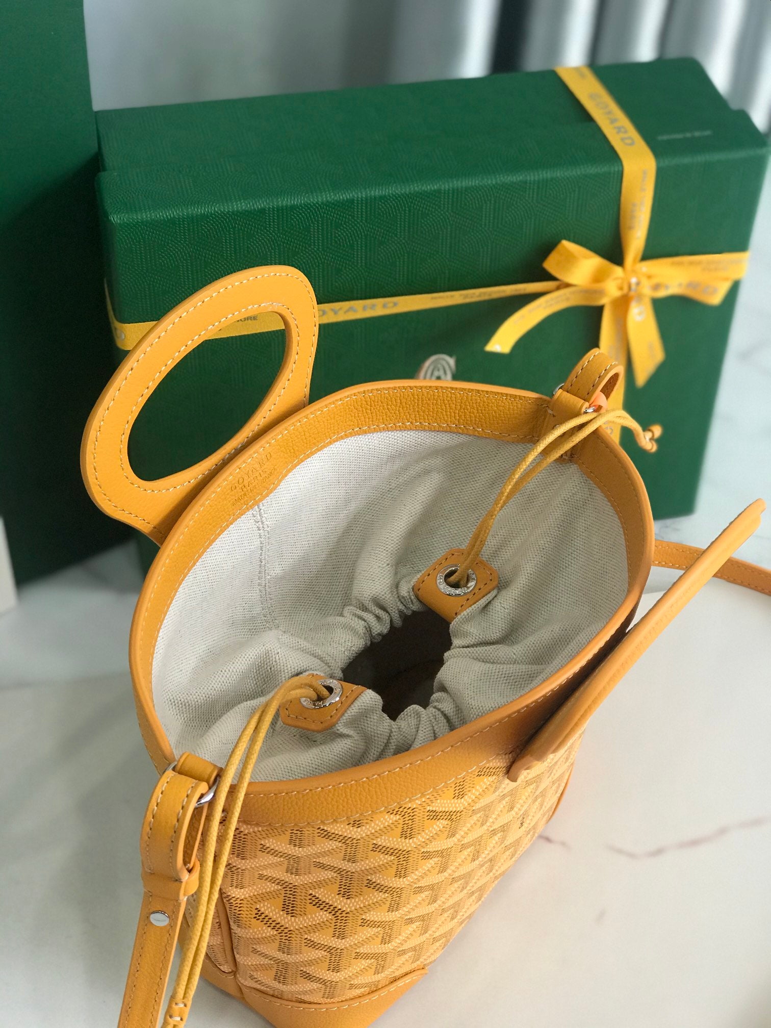 GOYA 26S BELUGA MINI BAG 23CM IN HONEY YELLOW GOYARDINE CANVAS AND CALFSKIN