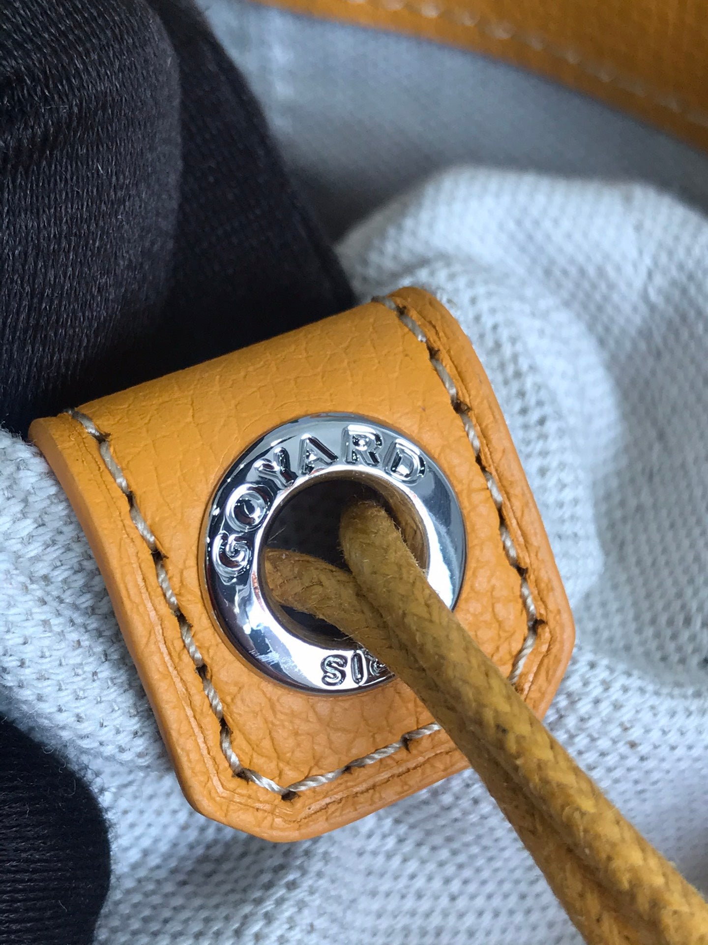 GOYA 26S BELUGA MINI BAG 23CM IN HONEY YELLOW GOYARDINE CANVAS AND CALFSKIN