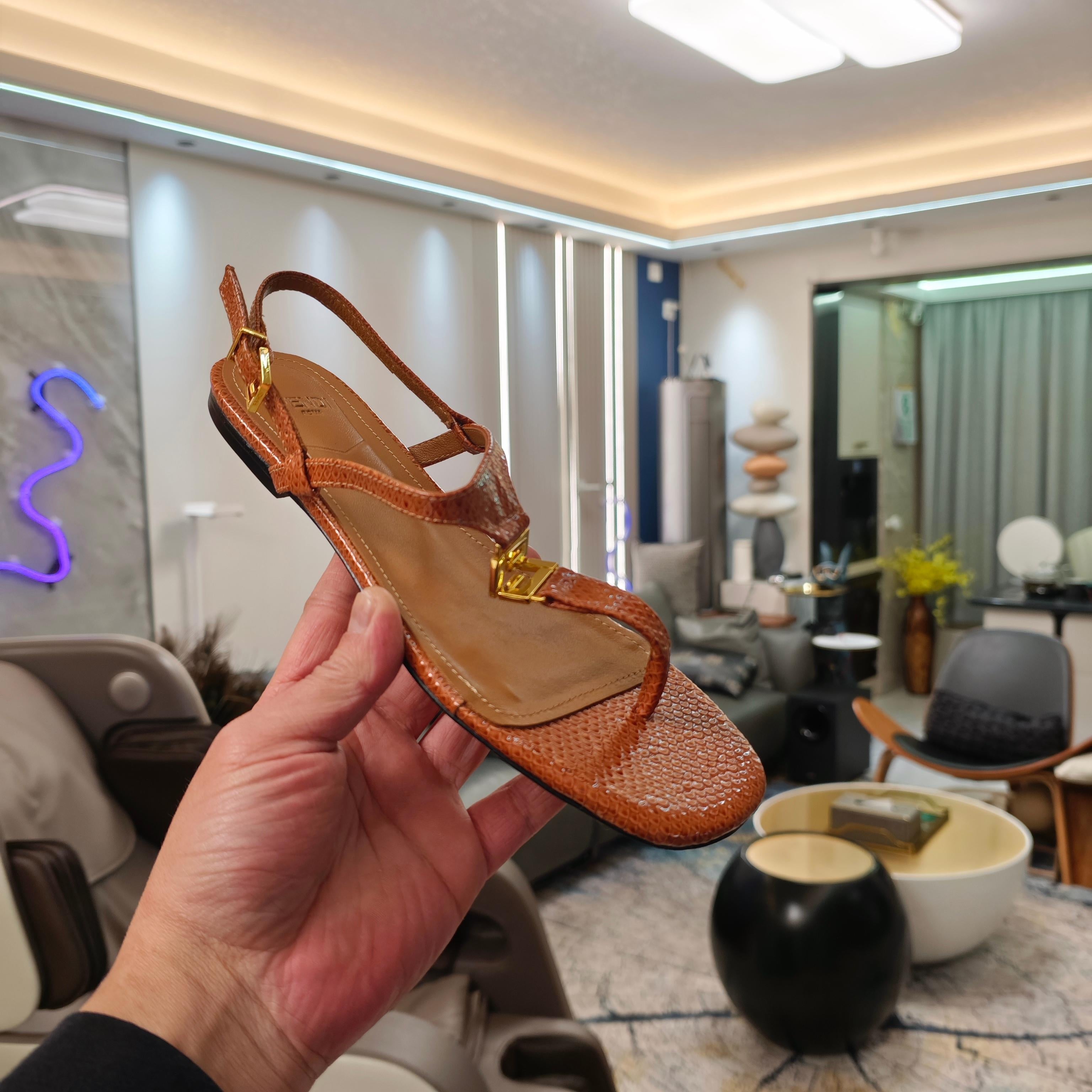 FENDI 26S FLIP-FLOP SANDALS IN LIGHT BROWN CALFSKIN
