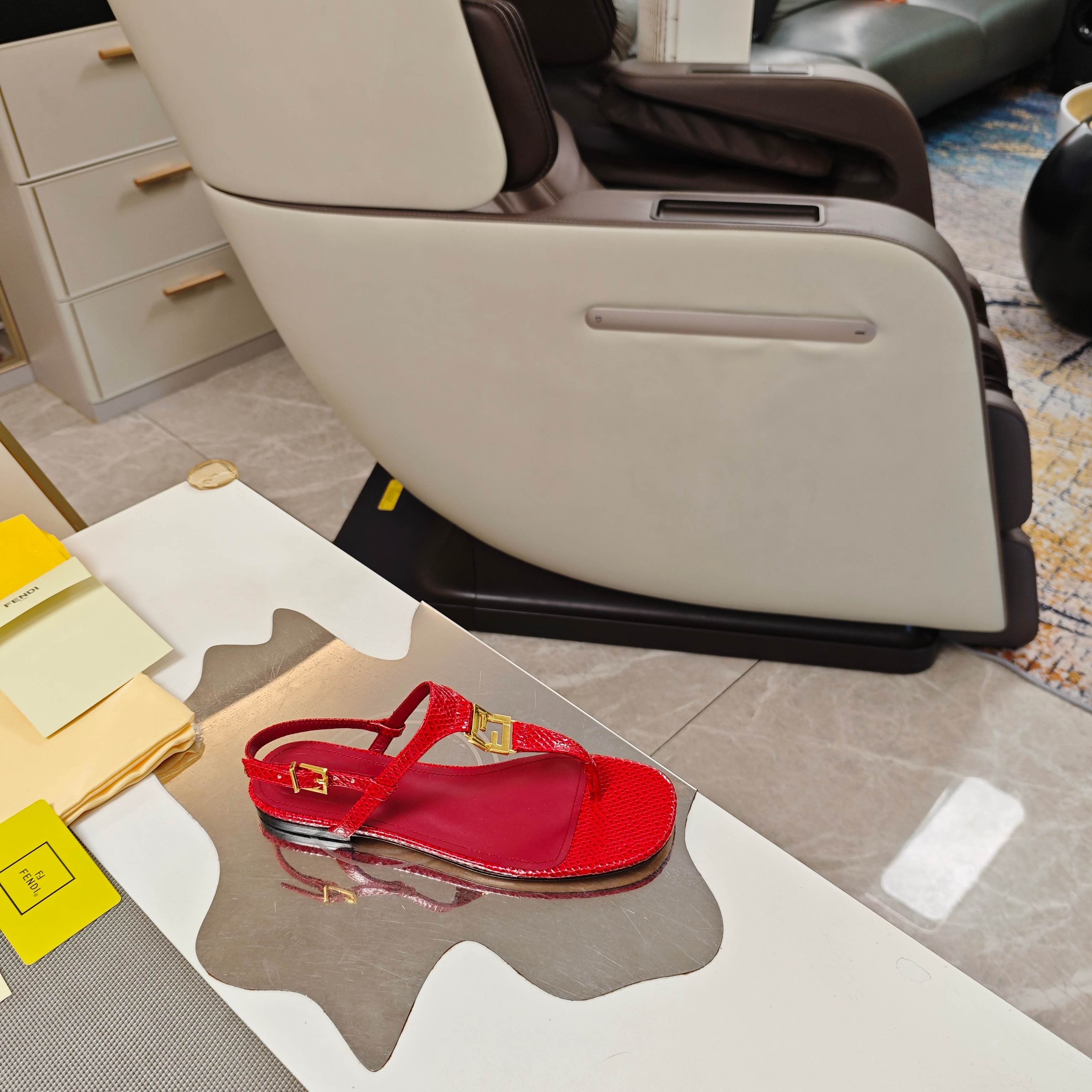 FENDI 26S FLIP-FLOP SANDALS IN RED CALFSKIN