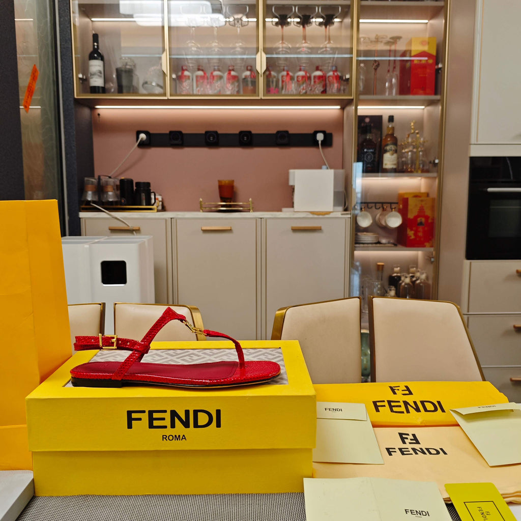 FENDI 26S FLIP-FLOP SANDALS IN RED CALFSKIN
