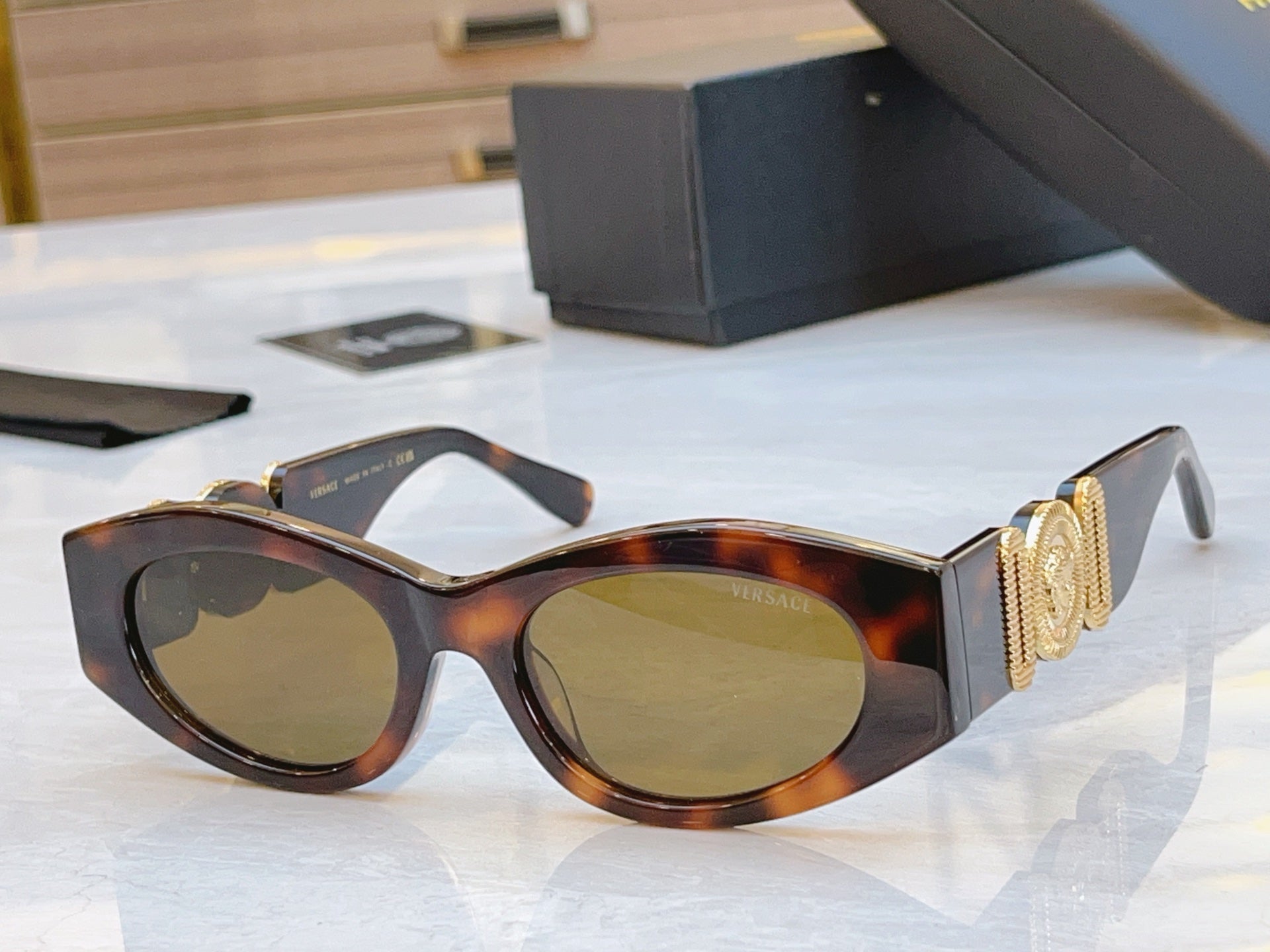MEDUSA BIGGIE CAT-EYE FRAME SUNGLASSES VE 44780U IN ACETATE