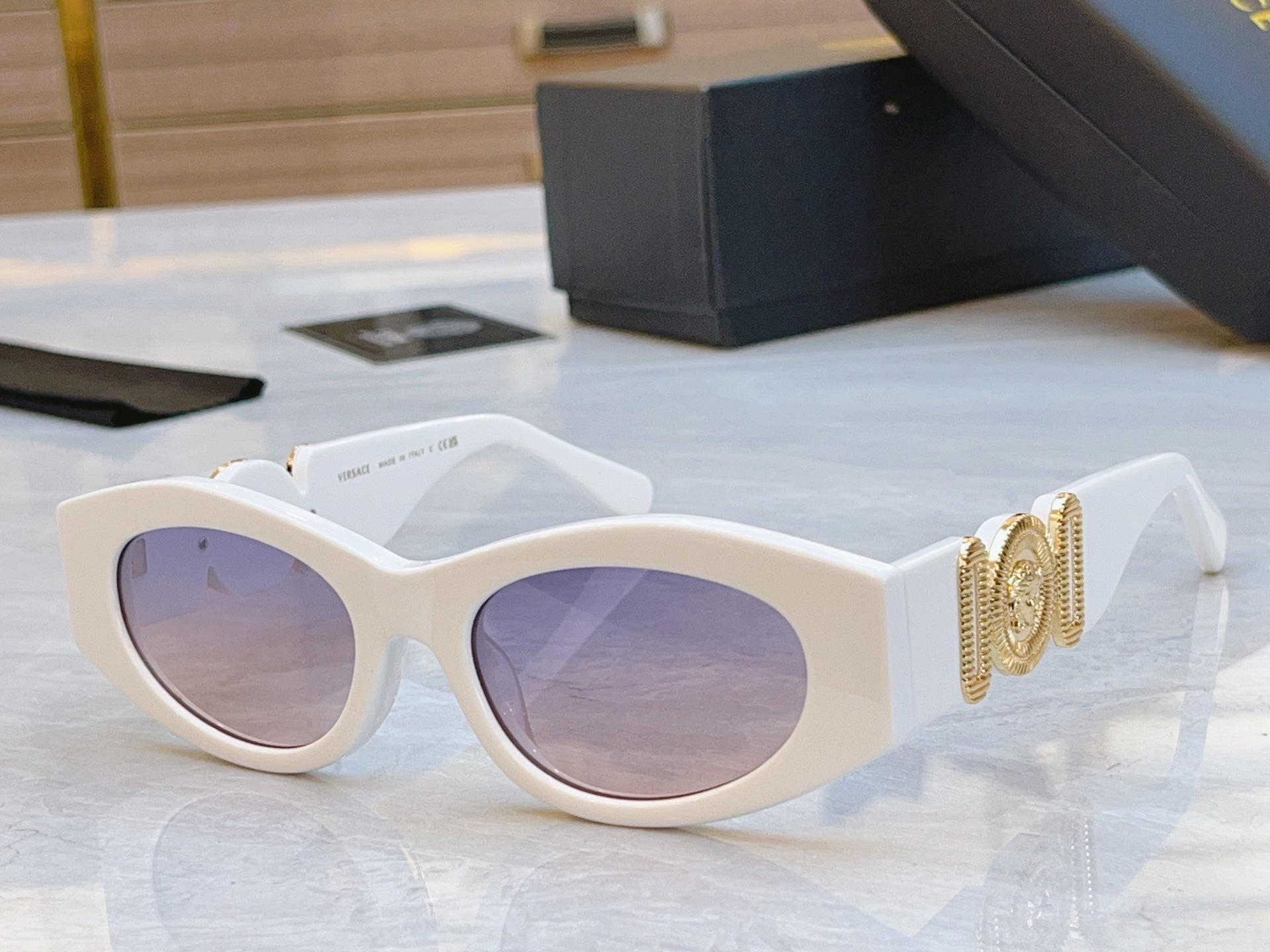 MEDUSA BIGGIE CAT-EYE FRAME SUNGLASSES VE 44780U IN ACETATE