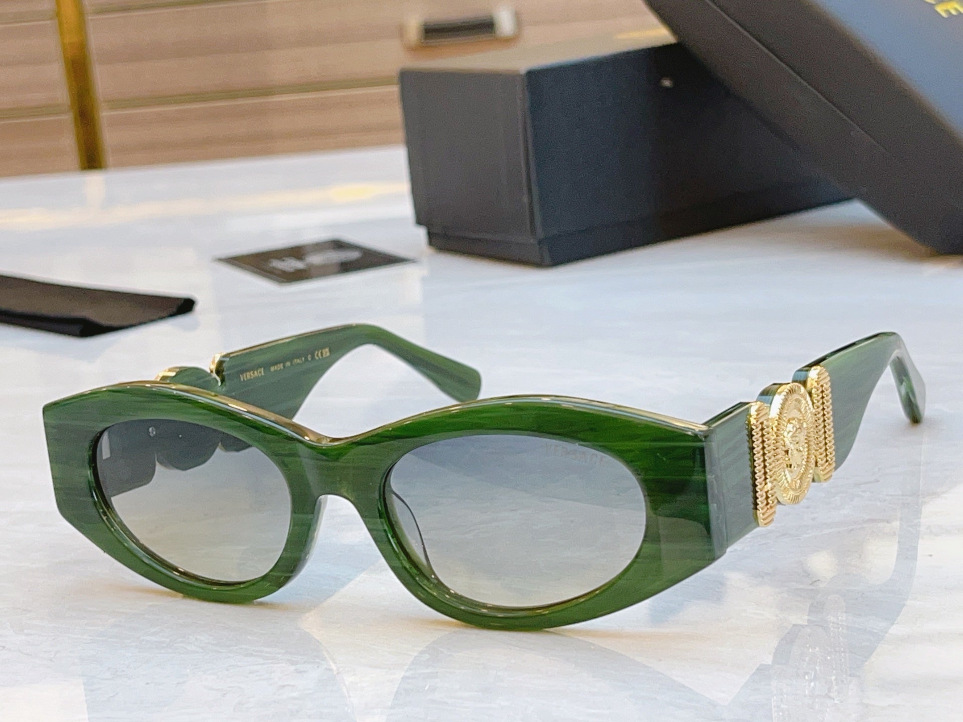MEDUSA BIGGIE CAT-EYE FRAME SUNGLASSES VE 44780U IN ACETATE