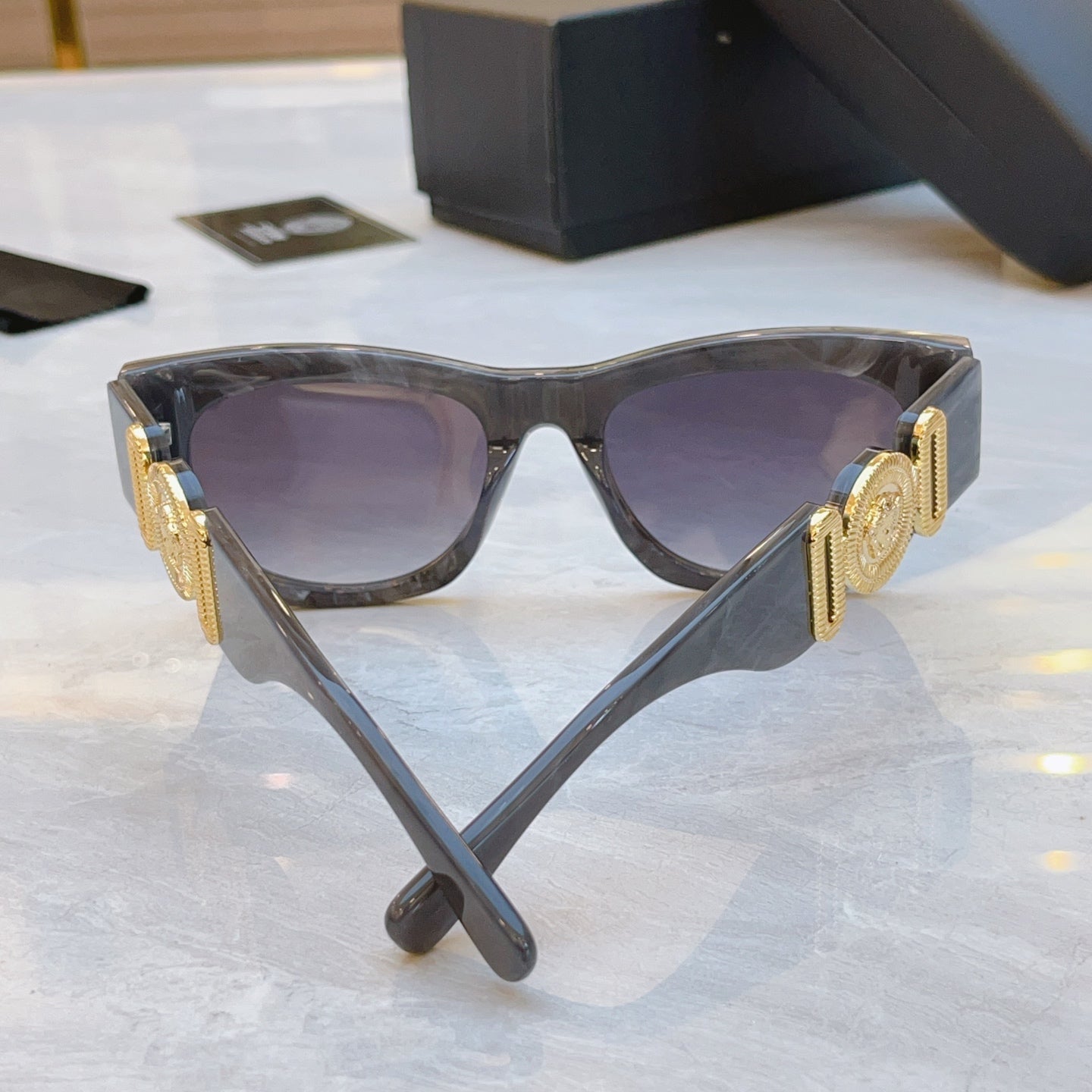 EMBOSSED LOGO MEDUSA BIGGIE SQUARE FRAME SUNGLASSES VE 6787 IN ACETATE