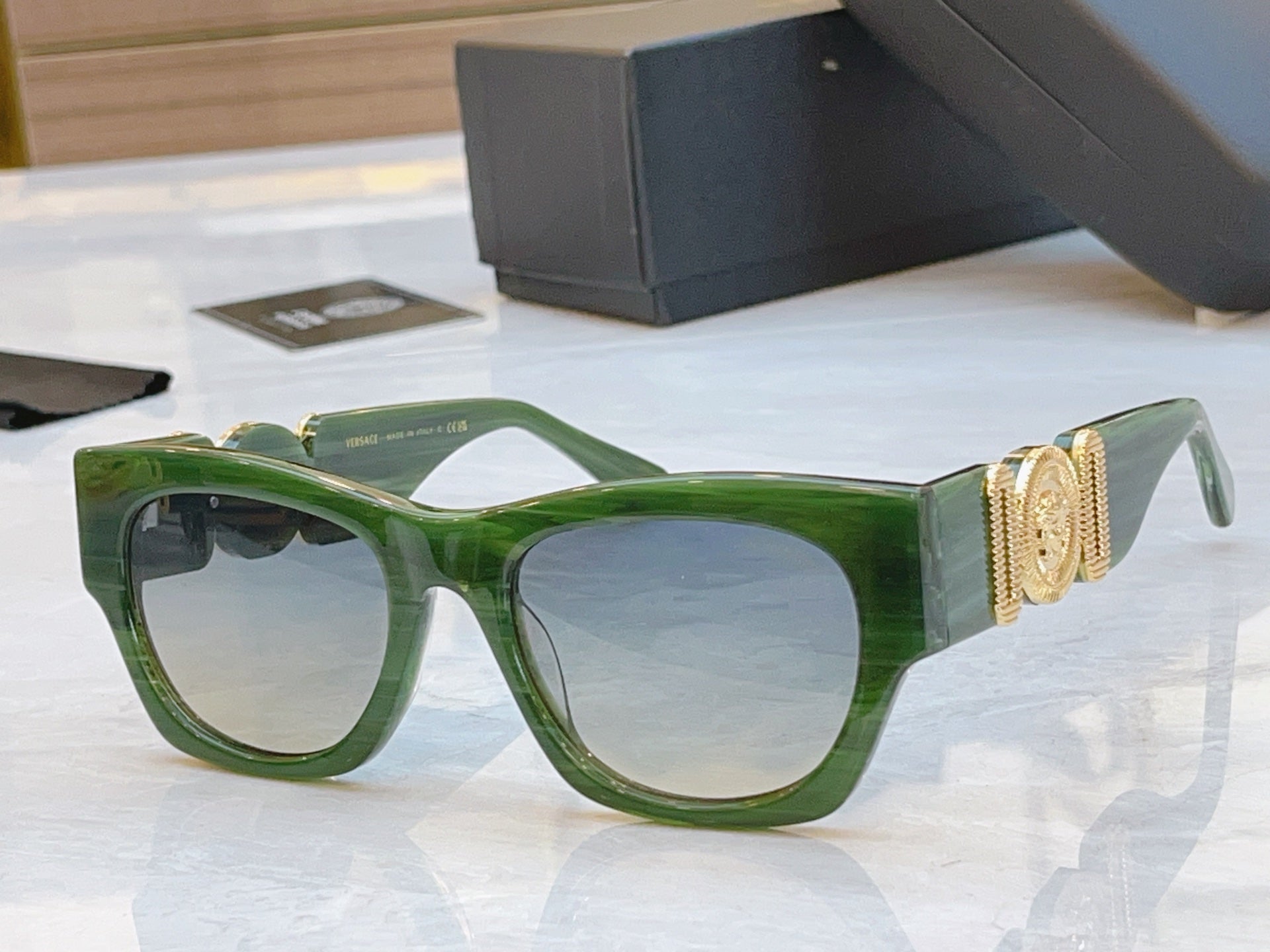 EMBOSSED LOGO MEDUSA BIGGIE SQUARE FRAME SUNGLASSES VE 6787 IN ACETATE