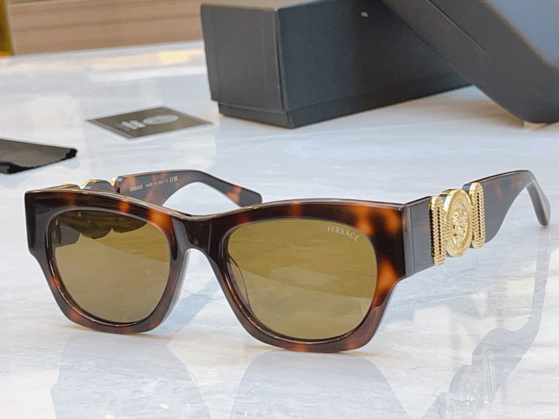 EMBOSSED LOGO MEDUSA BIGGIE SQUARE FRAME SUNGLASSES VE 6787 IN ACETATE