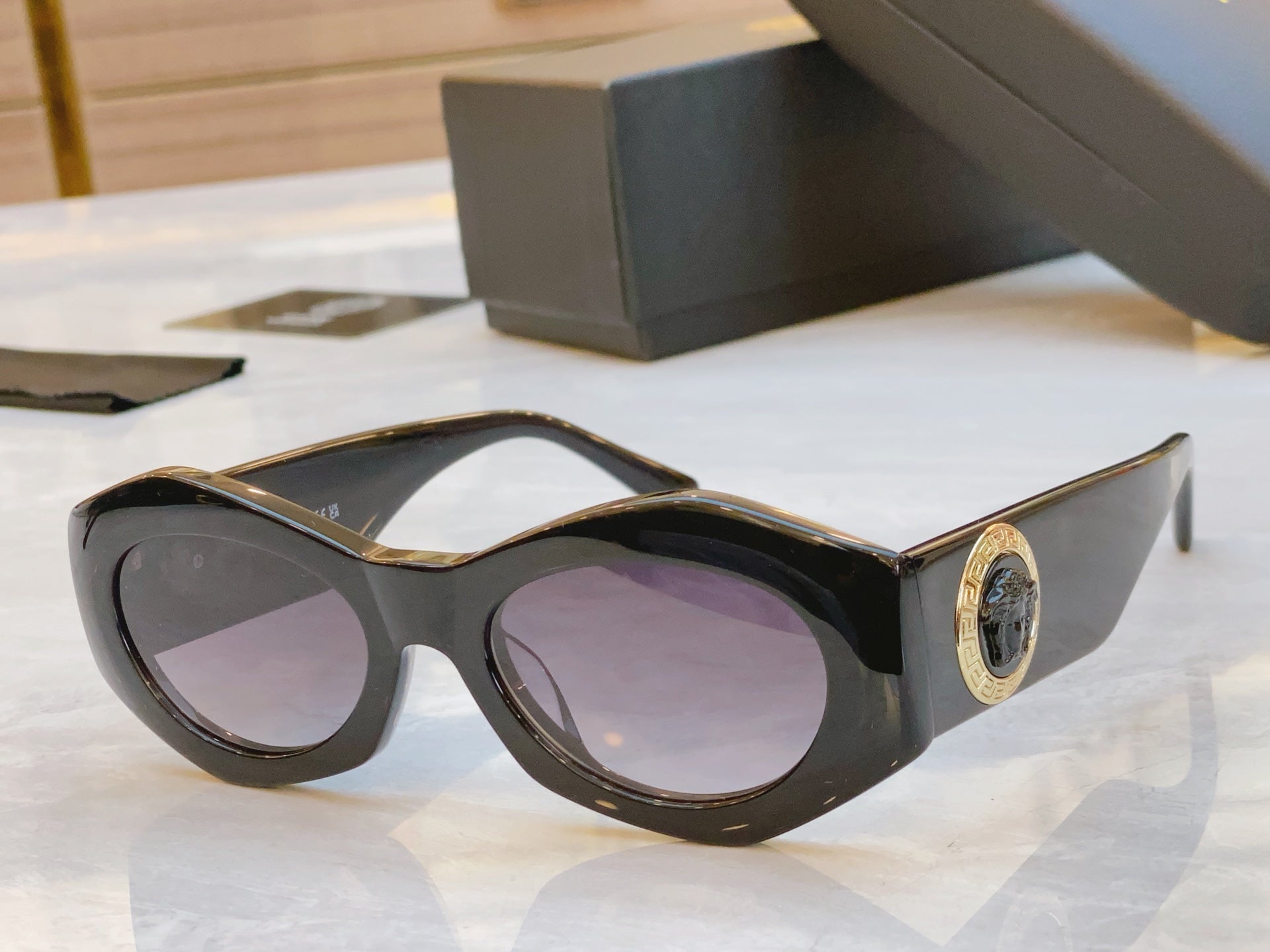 EMBOSSED LOGO MEDUSA BIGGIE RHOMBUS FRAME SUNGLASSES VE 422/E IN ACETATE