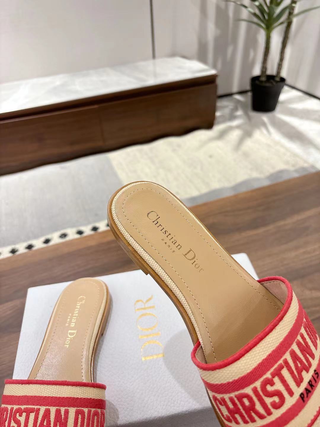 DWAY SLIDES IN BEIGE AND RED TECHNICAL FABRIC