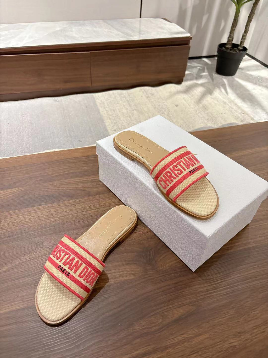 DWAY SLIDES IN BEIGE AND RED TECHNICAL FABRIC