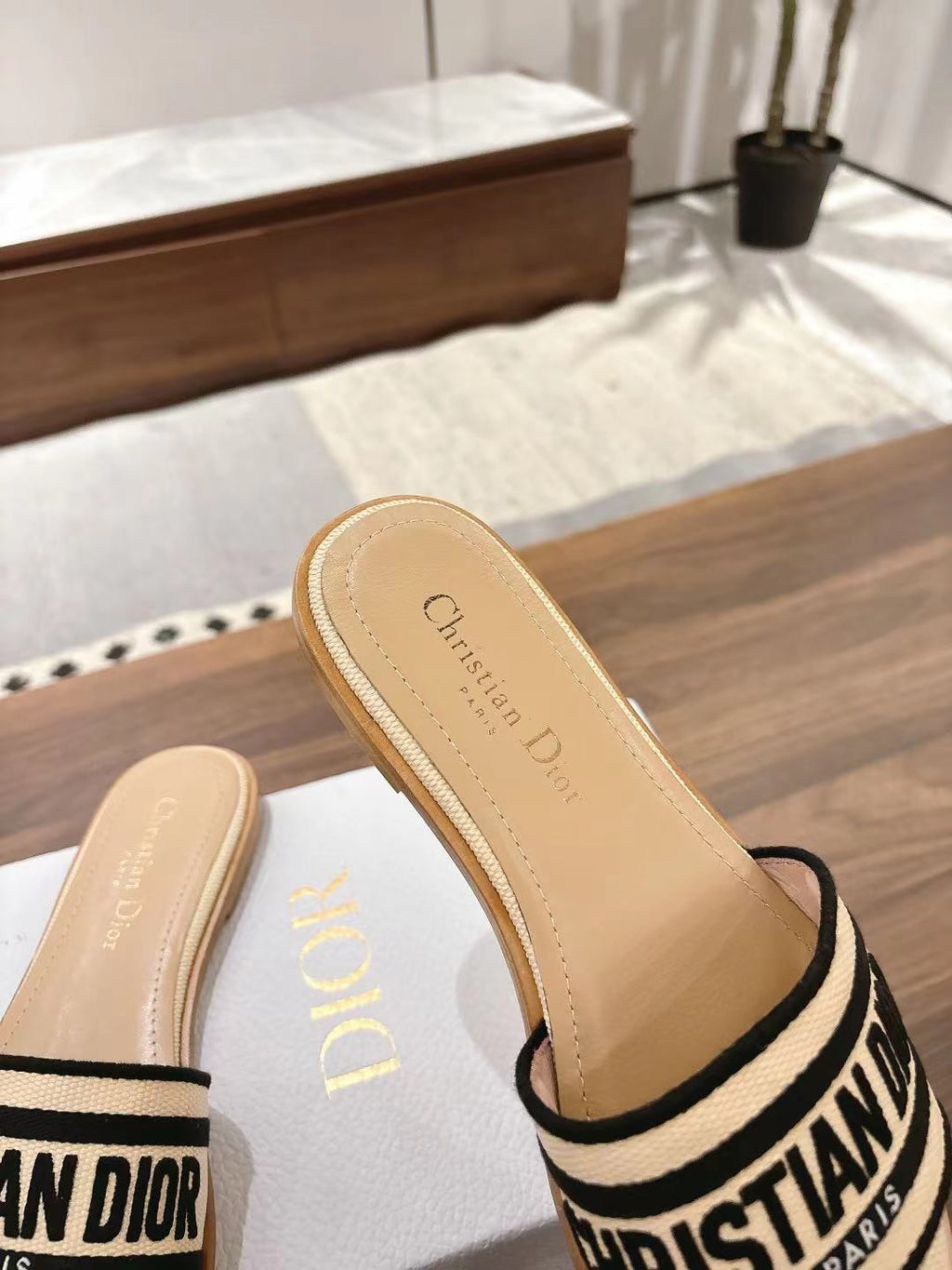 DWAY SLIDES IN BEIGE AND BLACK TECHNICAL FABRIC