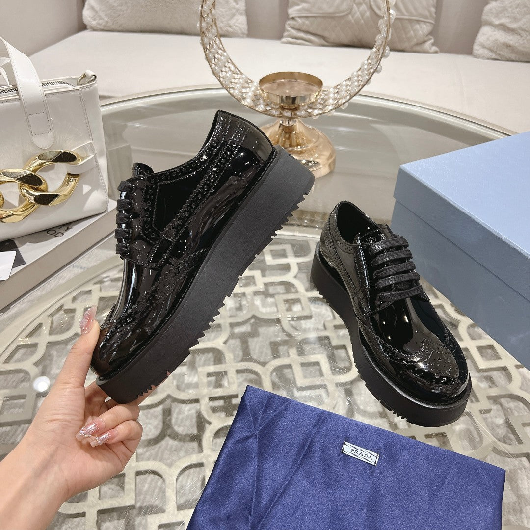 PRADA 26S BROGUE SHOES IN BLACK PATENT CALFSKIN