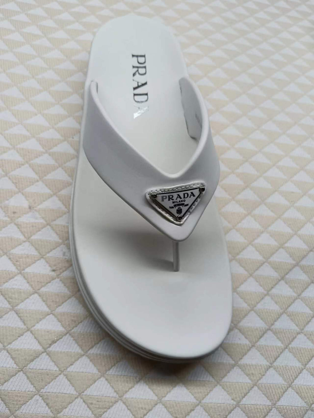 PRADA 26S FLIP FLOPS IN WHITE CALFSKIN WITH LOGO