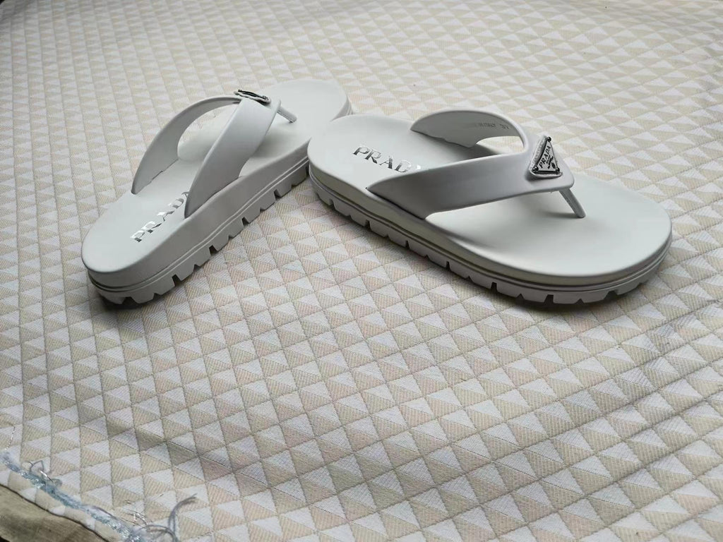 PRADA 26S FLIP FLOPS IN WHITE CALFSKIN WITH LOGO