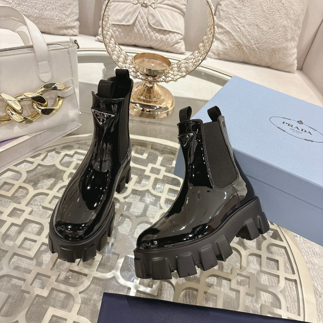 PRADA 26S MONOLITH CHELSEA BOOTS IN BLACK PATENT CALFSKIN AND FABRIC