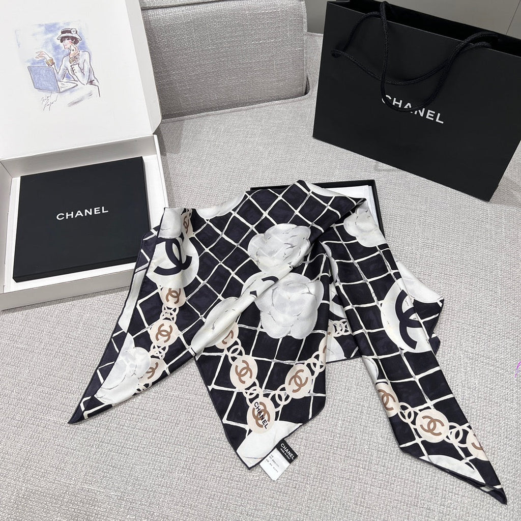 CHANEL 26S SCARF 90 IN SILK 311804