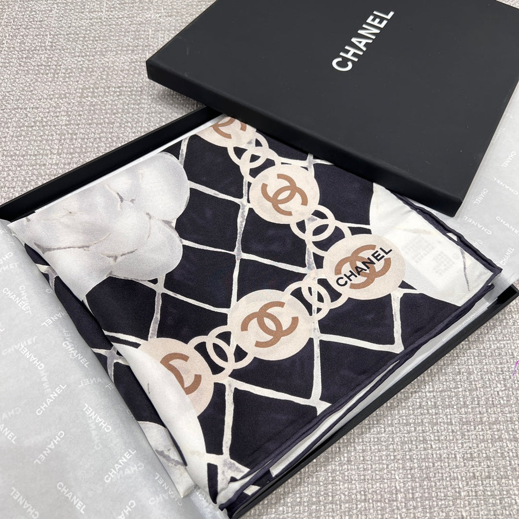 CHANEL 26S SCARF 90 IN SILK 311804
