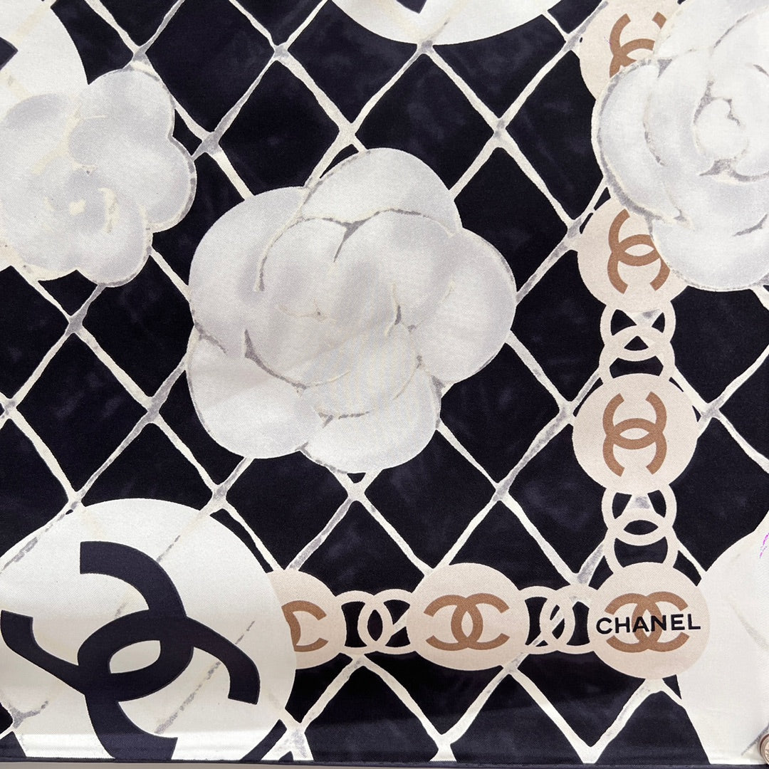 CHANEL 26S SCARF 90 IN SILK 311804