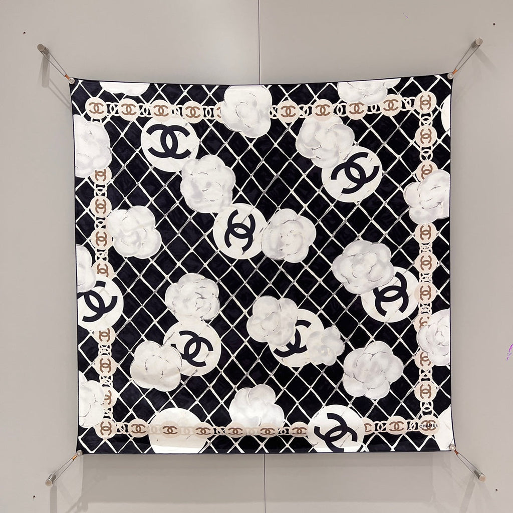 CHANEL 26S SCARF 90 IN SILK 311804
