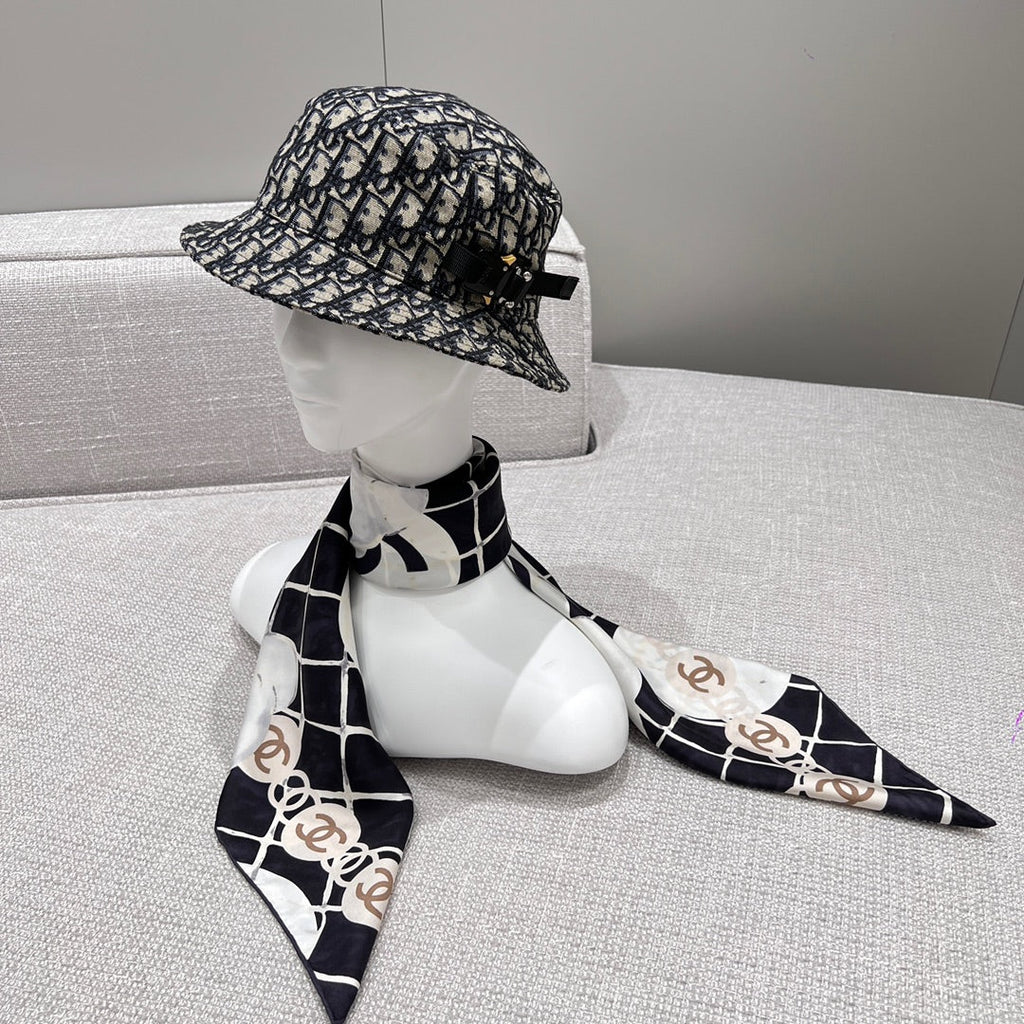 CHANEL 26S SCARF 90 IN SILK 311804