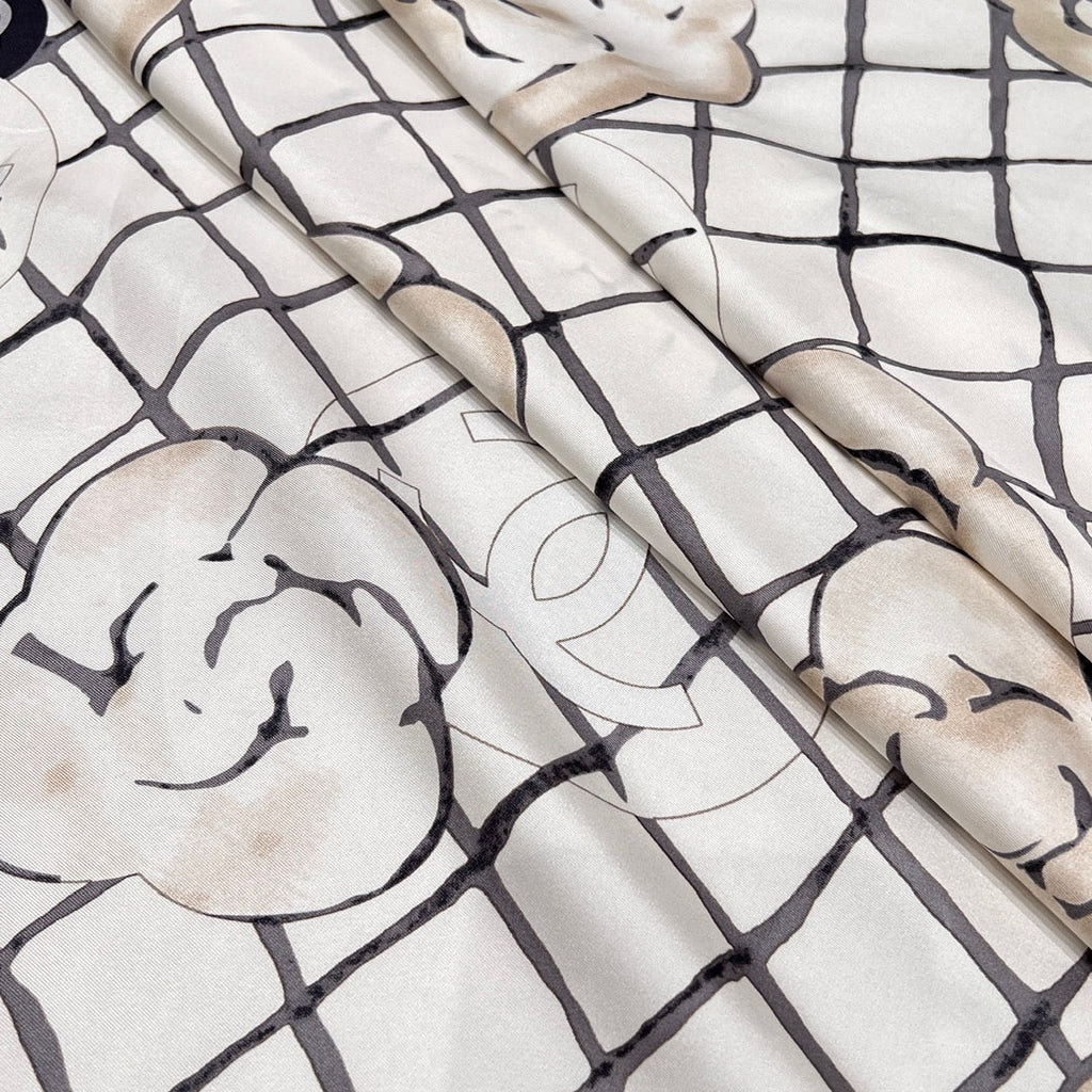 CHANEL 26S SCARF 90 IN SILK 311805