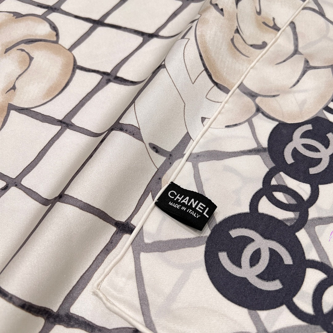 CHANEL 26S SCARF 90 IN SILK 311805