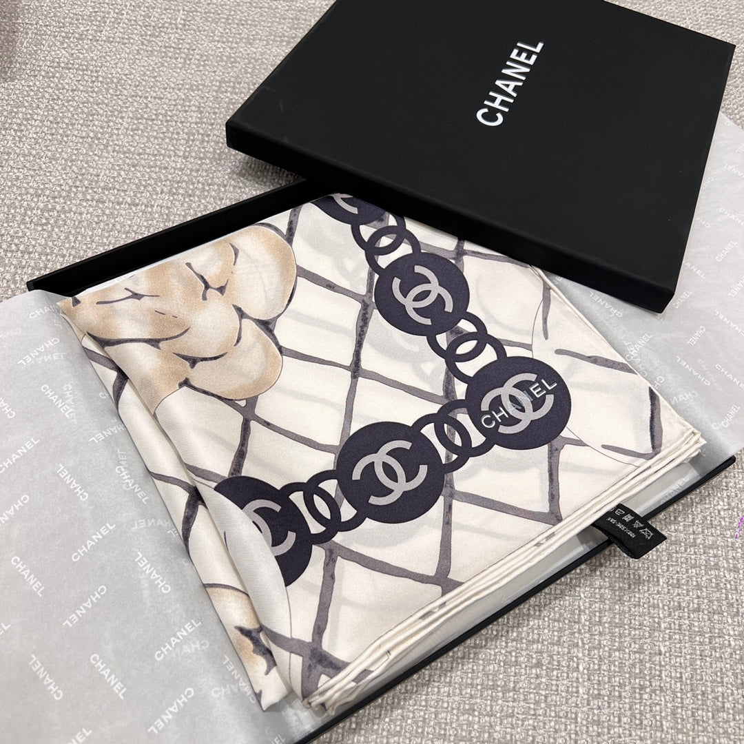 CHANEL 26S SCARF 90 IN SILK 311805