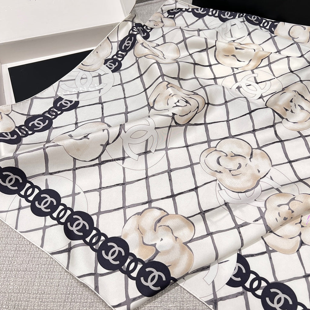 CHANEL 26S SCARF 90 IN SILK 311805