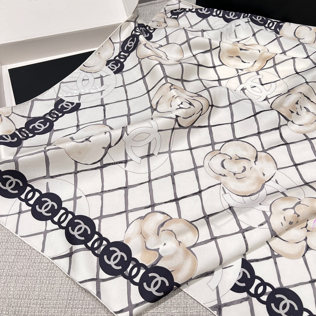 CHANEL 26S SCARF 90 IN SILK 311805
