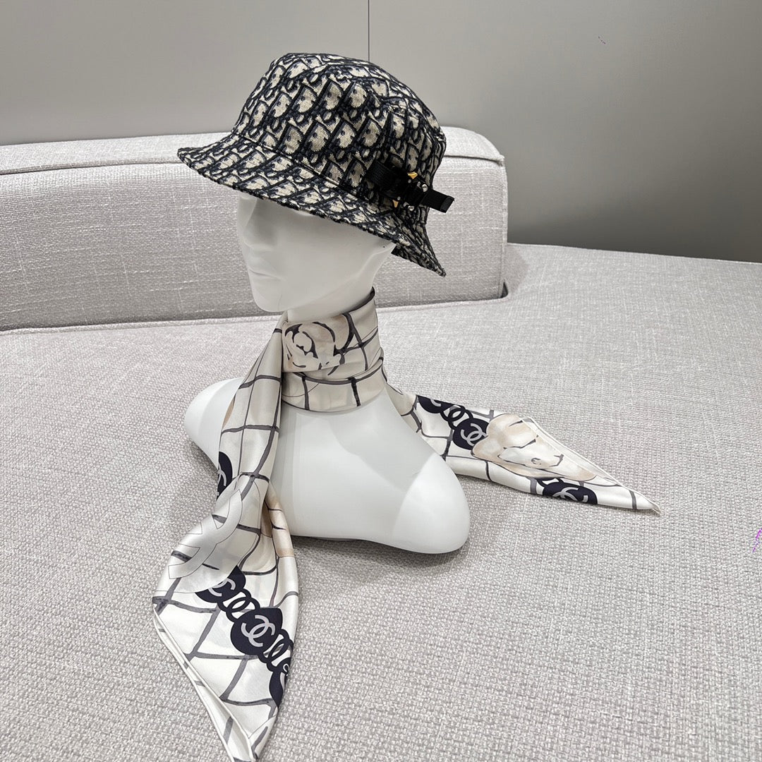 CHANEL 26S SCARF 90 IN SILK 311805