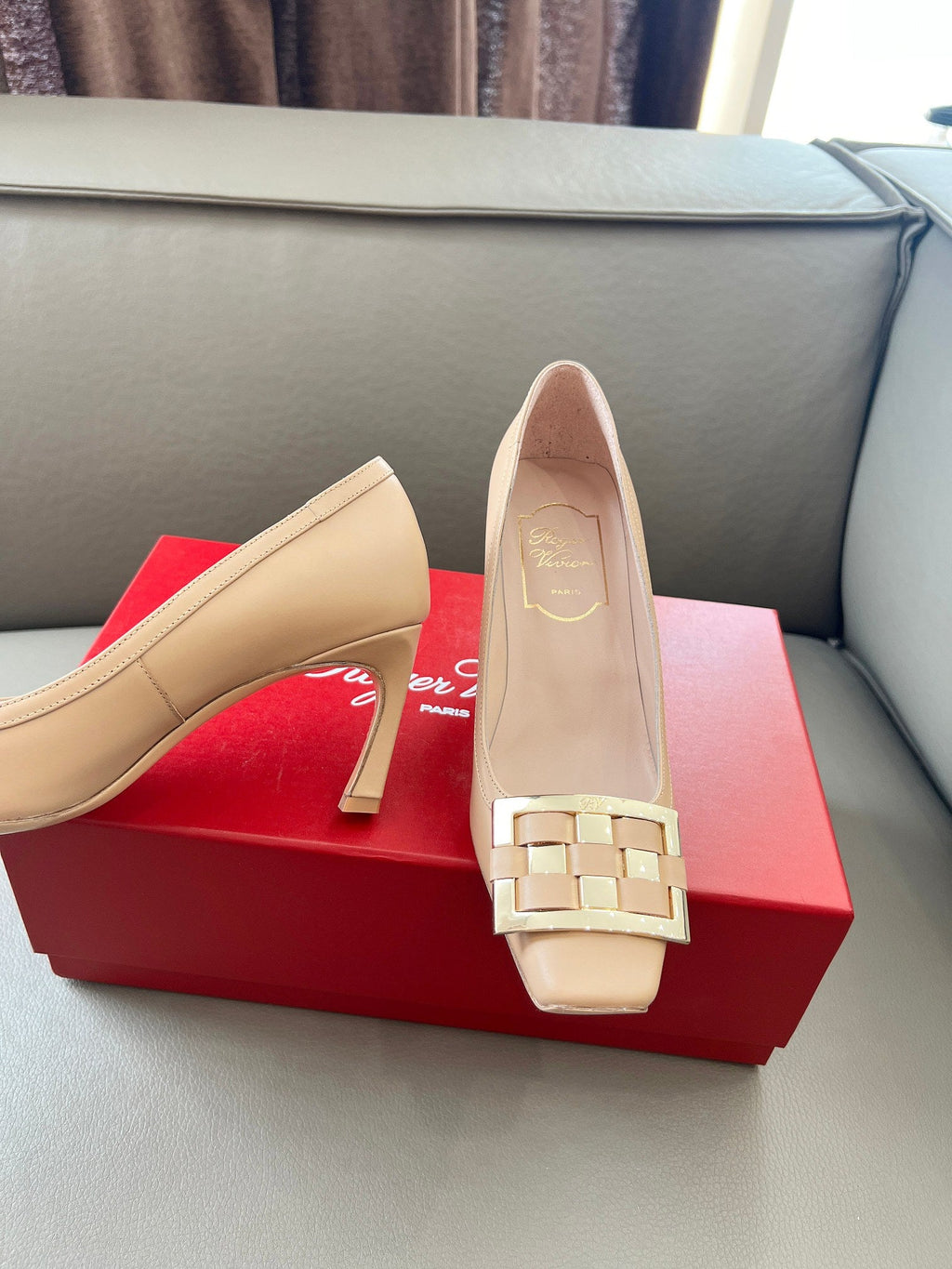 TROMPETTE BALLERINAS PUMPS IN NUDE SHINY CALFSKIN GOLD BUCKLE