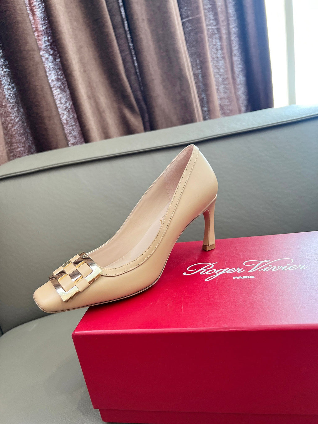 TROMPETTE BALLERINAS PUMPS IN NUDE SHINY CALFSKIN GOLD BUCKLE