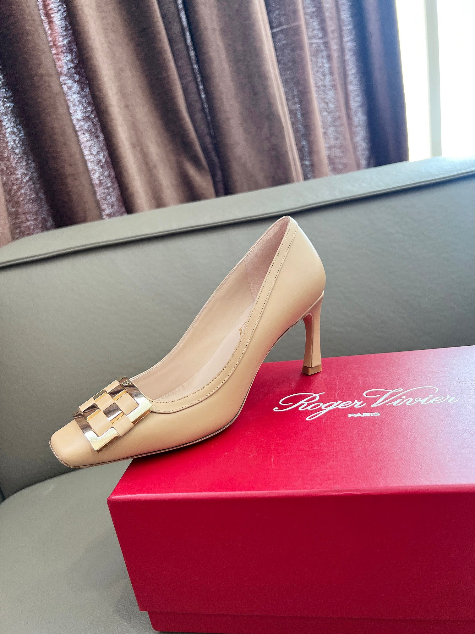 TROMPETTE BALLERINAS PUMPS IN NUDE SHINY CALFSKIN GOLD BUCKLE