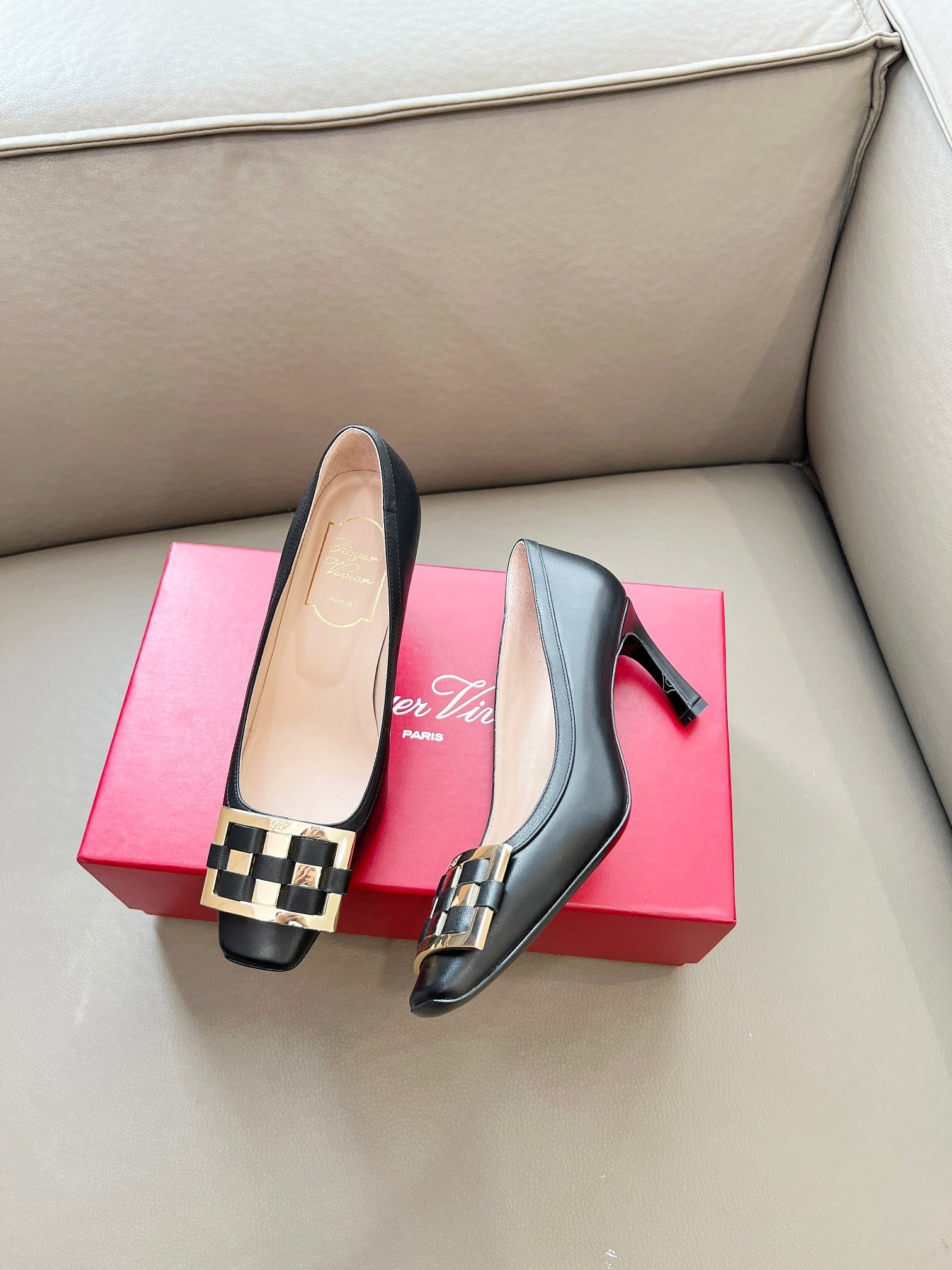 TROMPETTE BALLERINAS PUMPS IN BLACK SHINY CALFSKIN GOLD BUCKLE