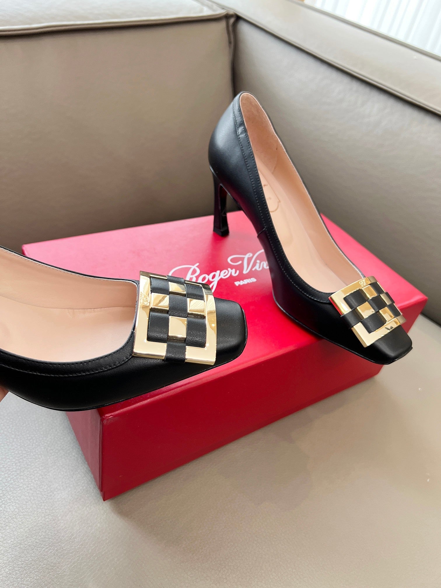 TROMPETTE BALLERINAS PUMPS IN BLACK SHINY CALFSKIN GOLD BUCKLE