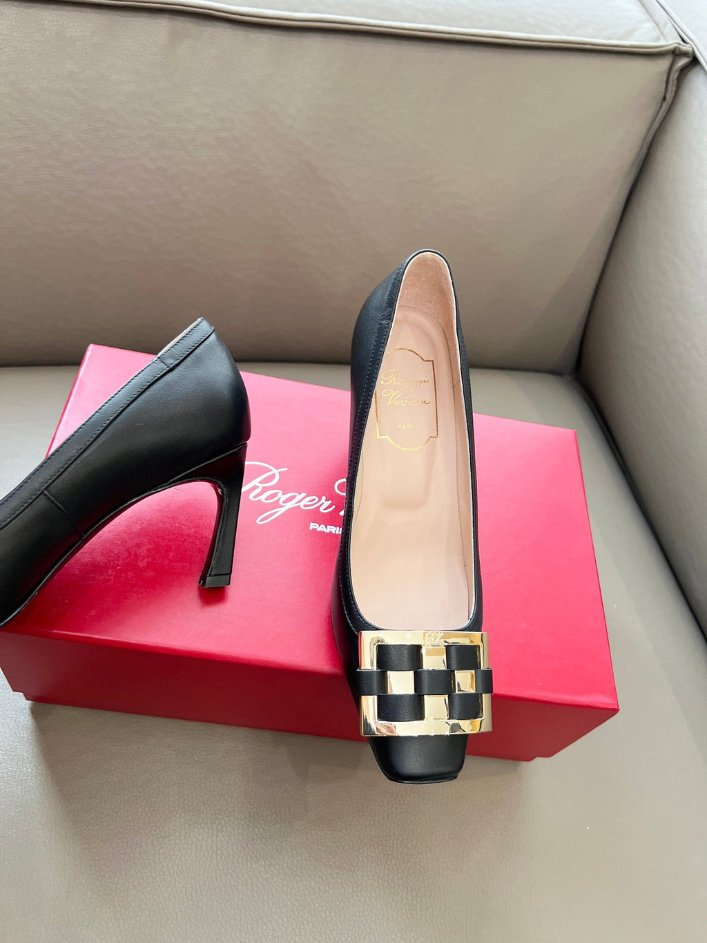 TROMPETTE BALLERINAS PUMPS IN BLACK SHINY CALFSKIN GOLD BUCKLE