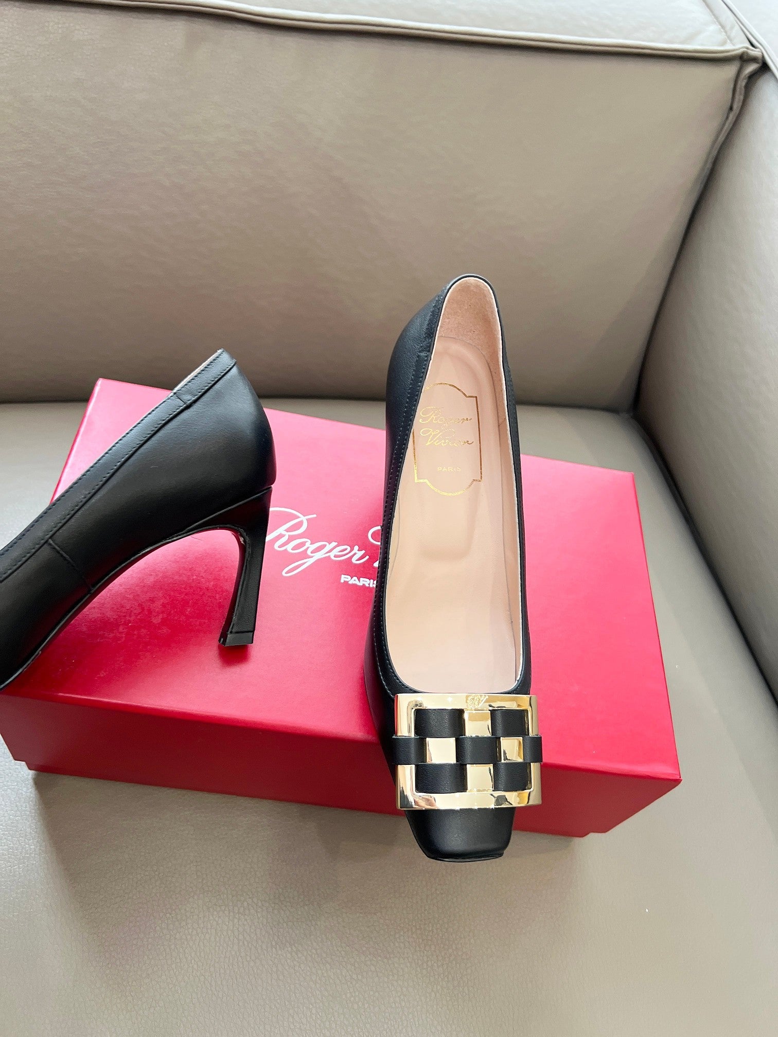 TROMPETTE BALLERINAS PUMPS IN BLACK SHINY CALFSKIN GOLD BUCKLE