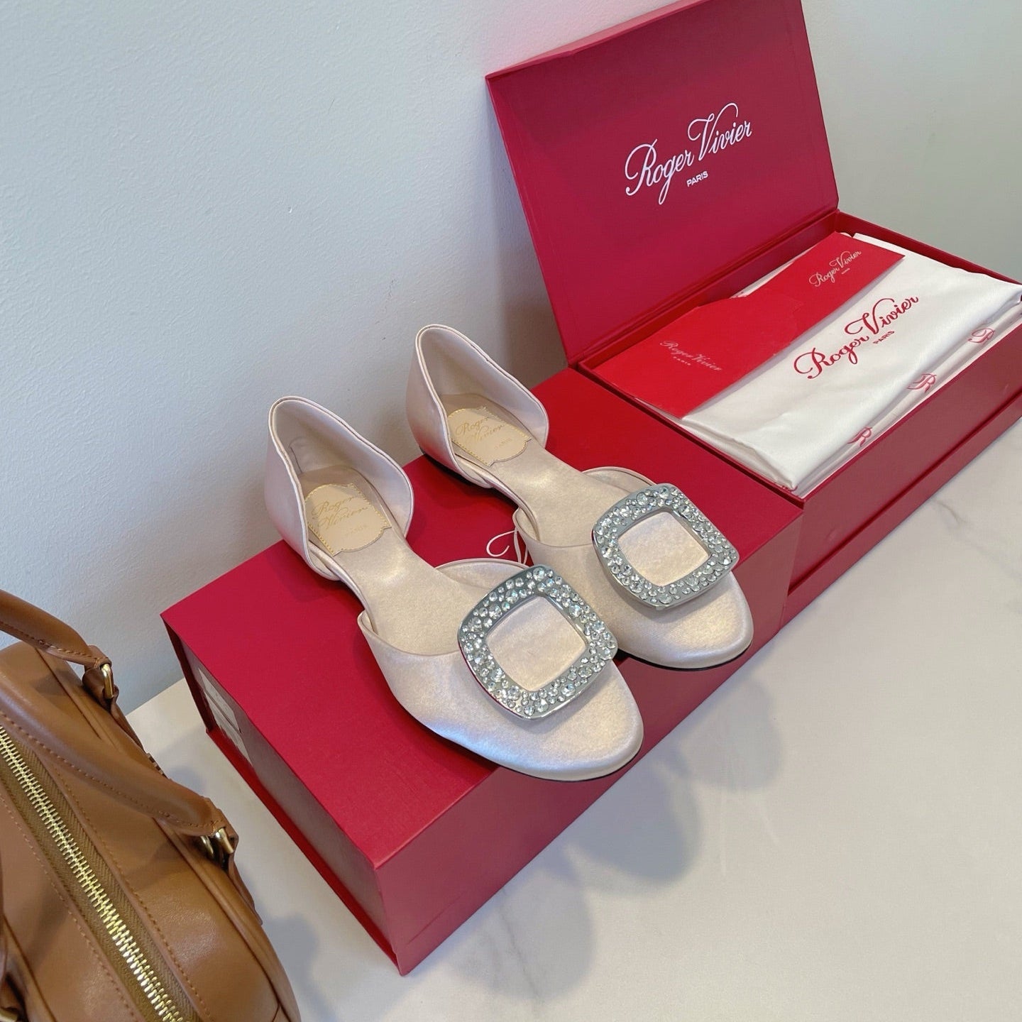 ROGER VIVIER BALLERINE FLATS IN BEIGE SATIN