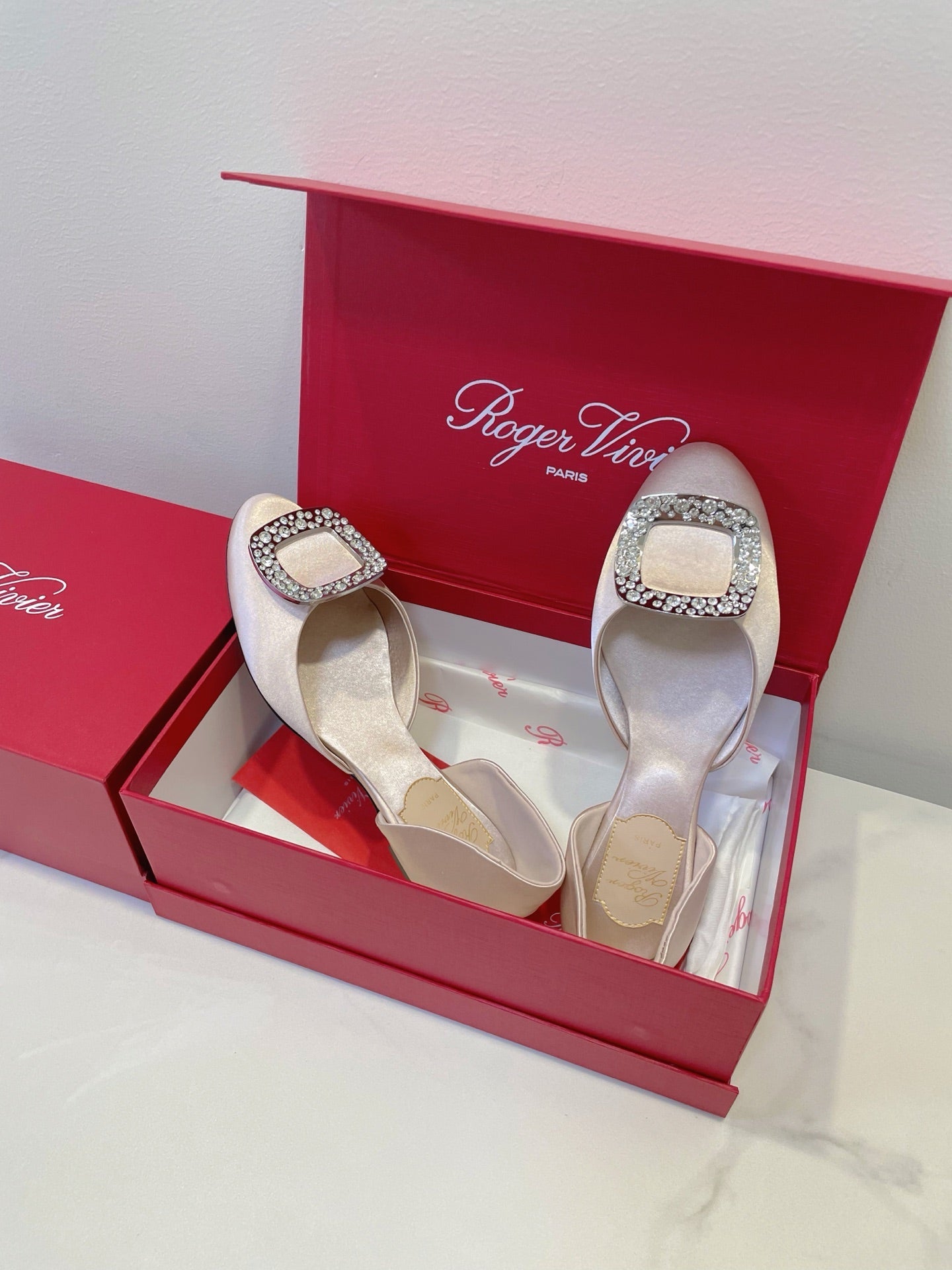 ROGER VIVIER BALLERINE FLATS IN BEIGE SATIN