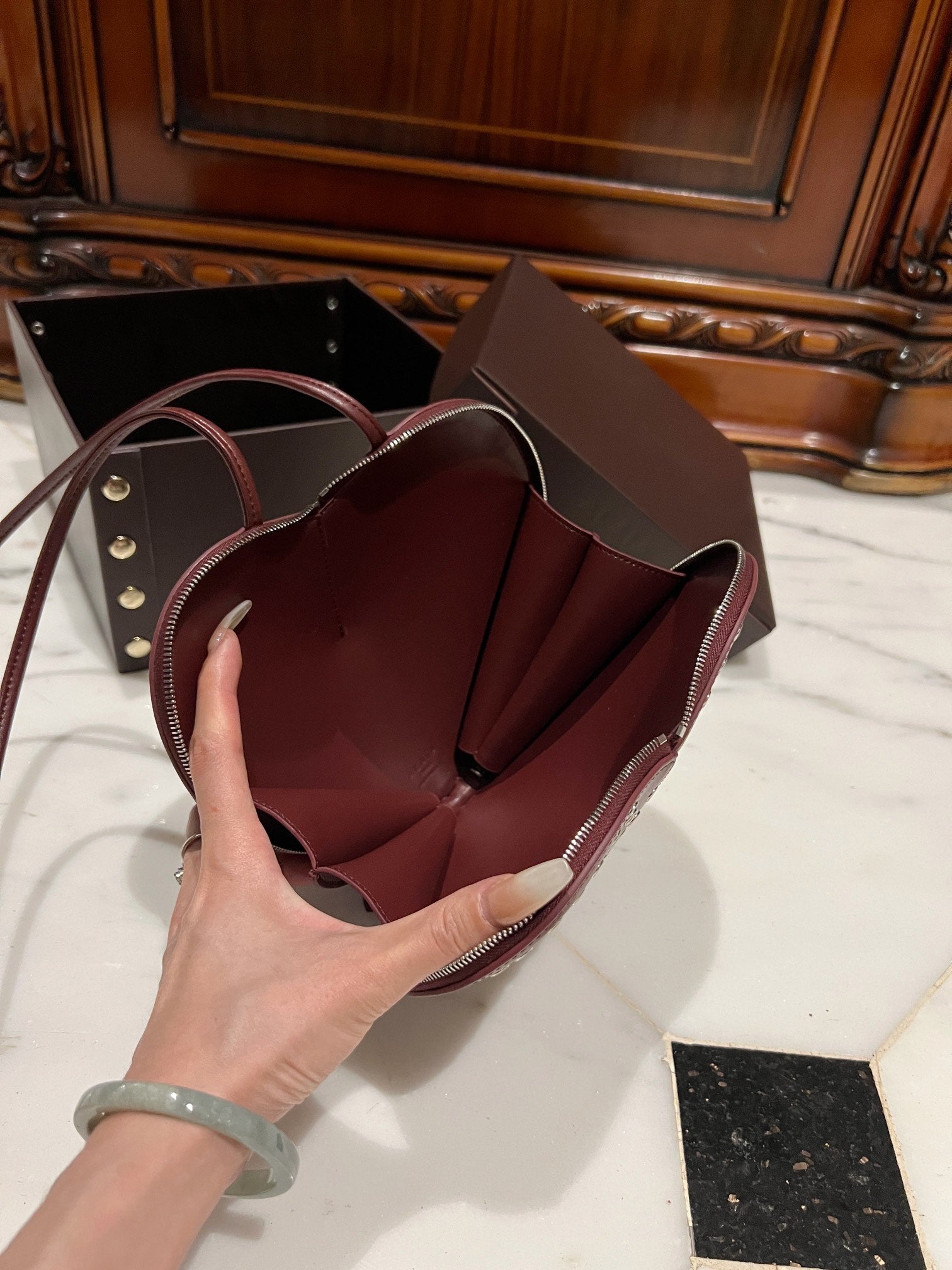 LE COEUR BAG 21 IN BURGUNDY RED STUDDED CALFSKIN