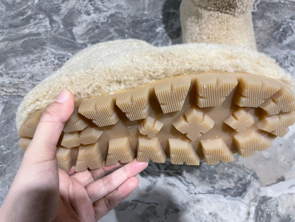 PRADA 26S ANKLE BOOTS IN BEIGE FUR