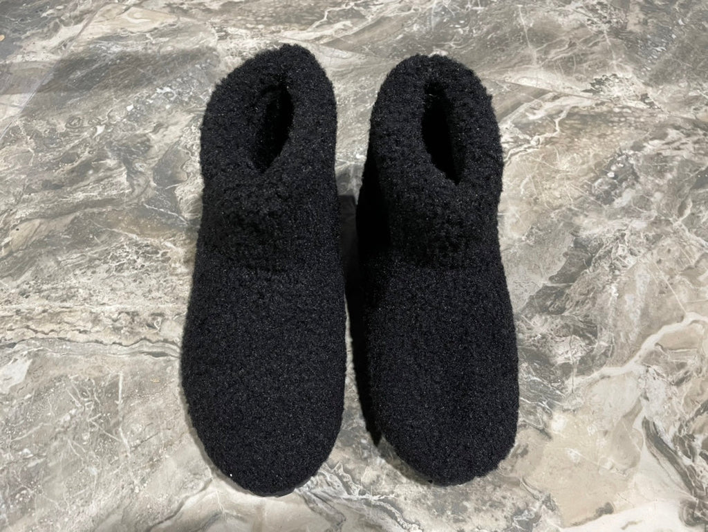PRADA 26S ANKLE BOOTS IN BLACK FUR