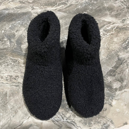 PRADA 26S ANKLE BOOTS IN BLACK FUR