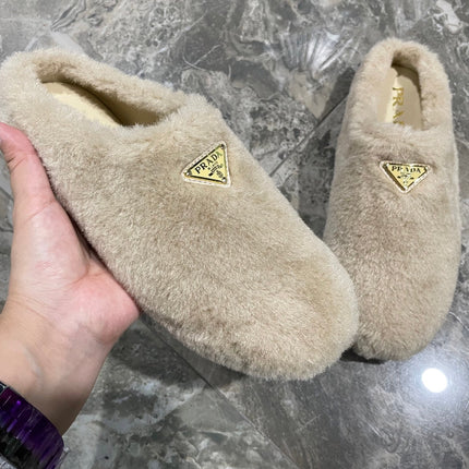 PRADA 26S SLIPPERS IN BEIGE WOOL