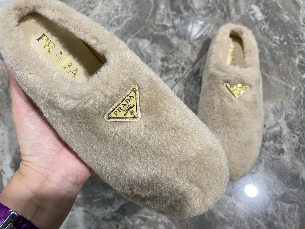 PRADA 26S SLIPPERS IN BEIGE WOOL
