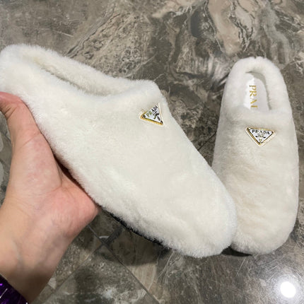 PRADA 26S SLIPPERS IN WHITE WOOL