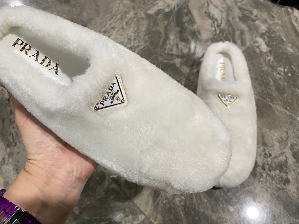 PRADA 26S SLIPPERS IN WHITE WOOL