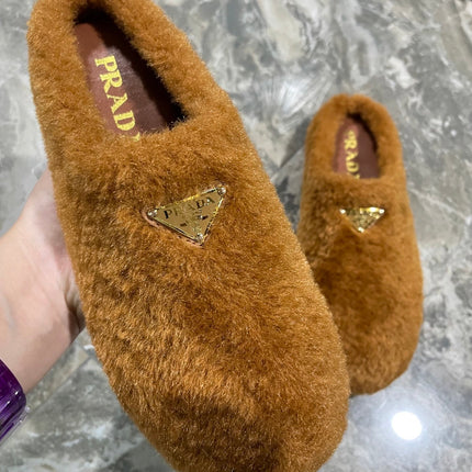 PRADA 26S SLIPPERS IN CARAMEL BROWN WOOL