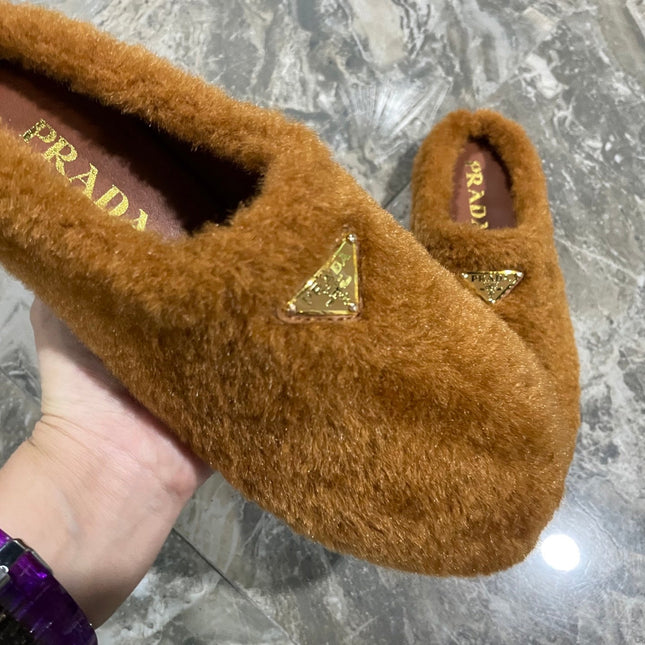 PRADA 26S SLIPPERS IN CARAMEL BROWN WOOL