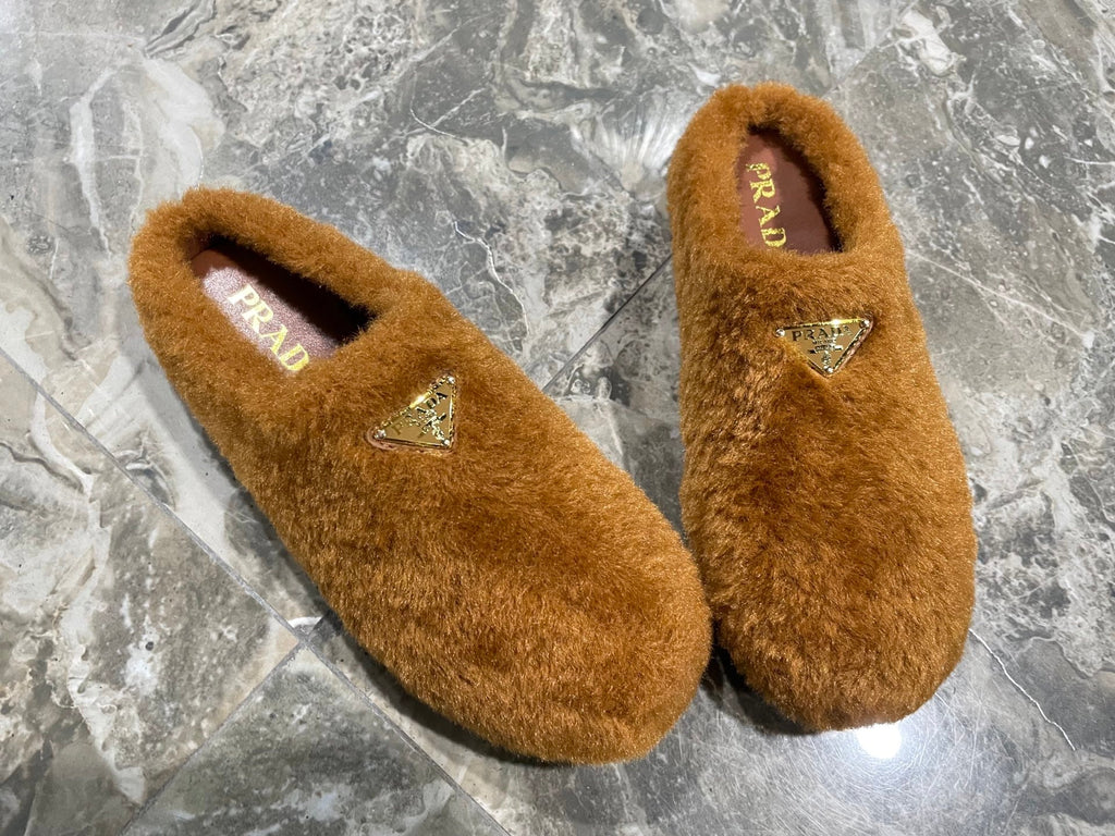 PRADA 26S SLIPPERS IN CARAMEL BROWN WOOL